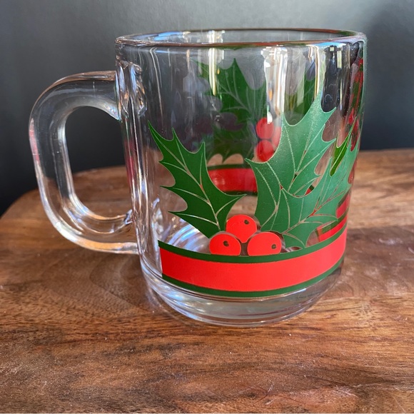 2 Vintage Christmas Mugs Red and Green Holly Berry - Picture 11 of 12